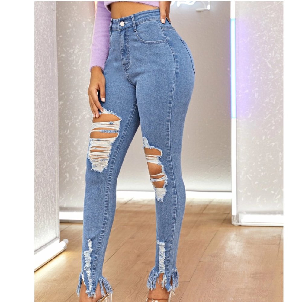 Distressed skinny jeans